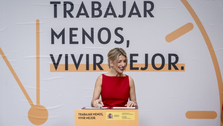 Anuncian reducción de jornadas laborales en España