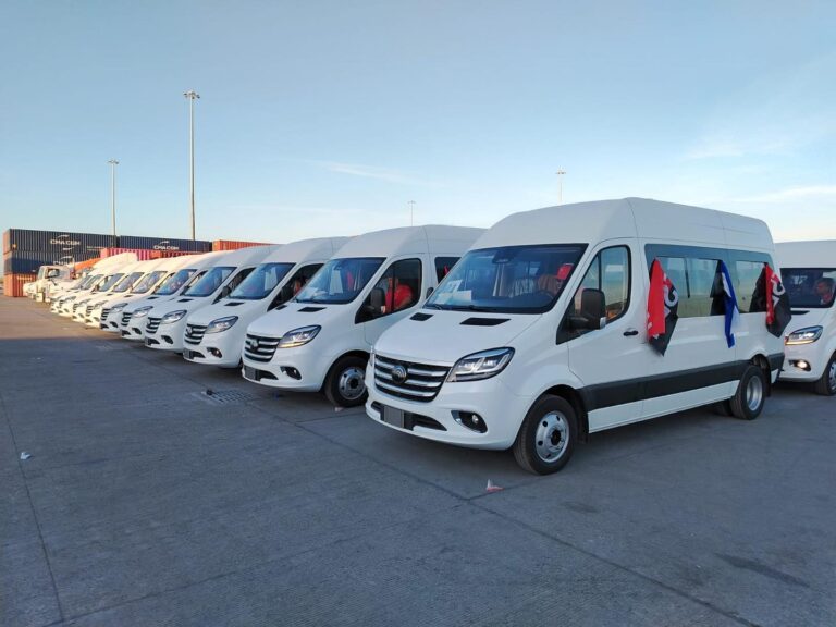 Gobierno entregará microbuses chinos a diferentes cooperativas del país