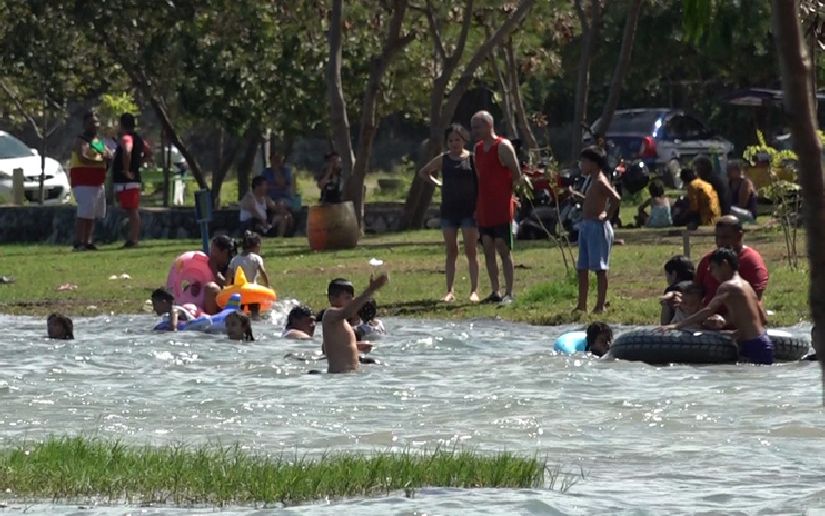 Familias disfrutan en Xiloá