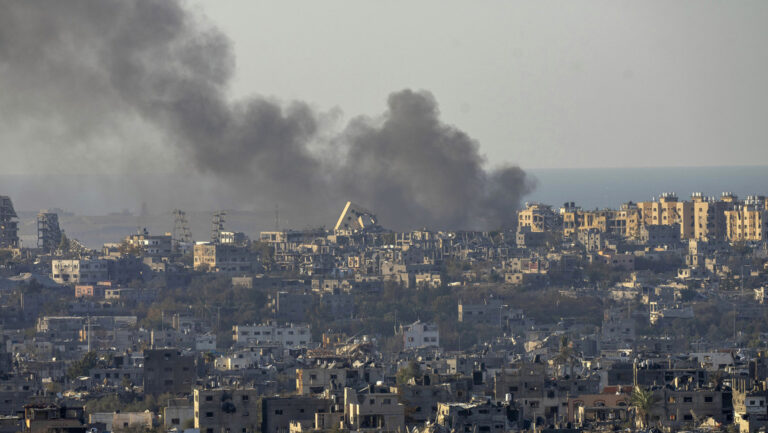 Israel ataca Gaza en el primer día del 2025