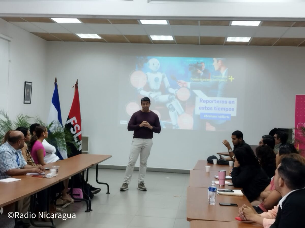 comunicadores sandinistas se capacitan con Abraham Istillarte