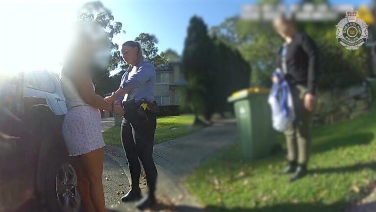 Acusan a influencer por torturar a niña para conseguir seguidores