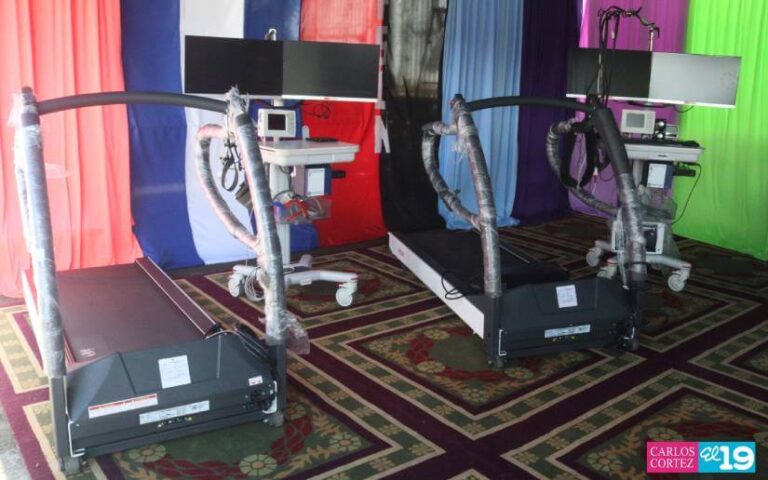 Minsa entrega máquinas de prueba de esfuerzo cardíaco