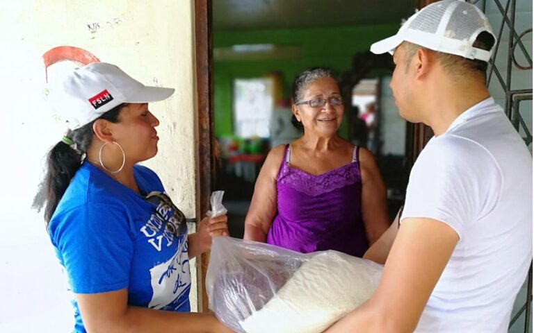 Entregan paquetes alimenticios en Managua