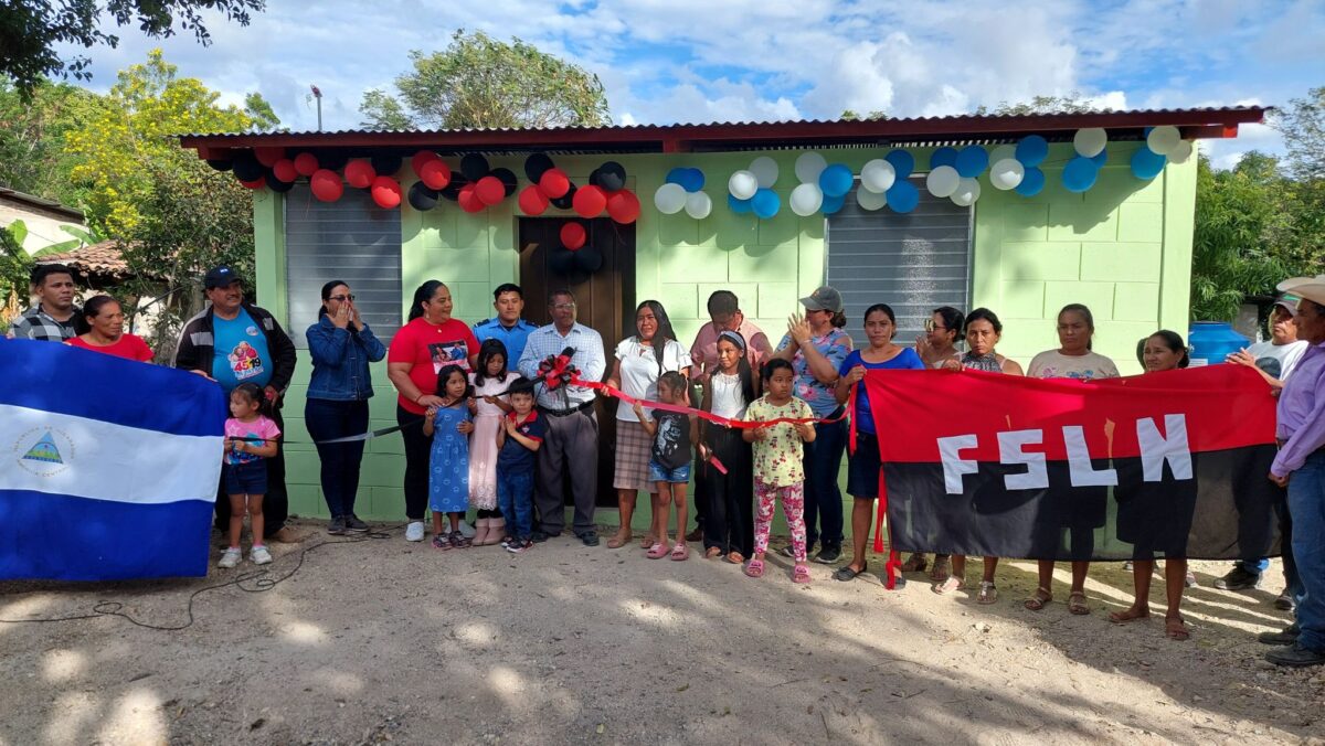Entrega de 10 viviendas en Somoto