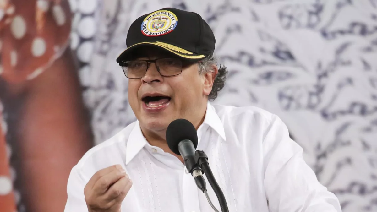 Presidente de Colombia pide a connacionales ilegales en EEUU a retornar al país