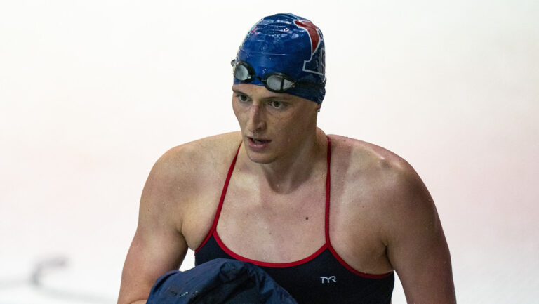 Administración de EEUU exige retirar premios a atletas trans