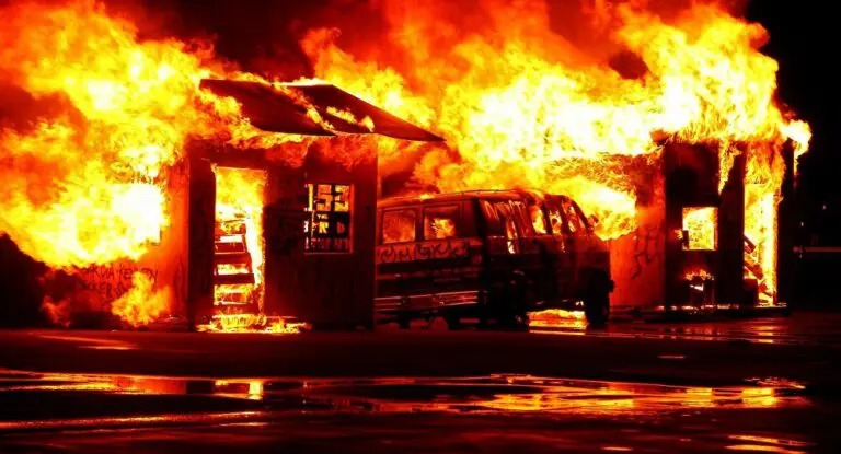 Bandas criminales incendian un Hospital en Haití