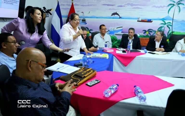 Continúan las negociaciones del salario mínimo