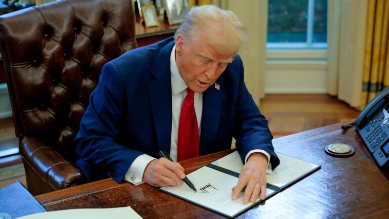 Empleados federales detienen iniciativas de diversidad en EE. UU