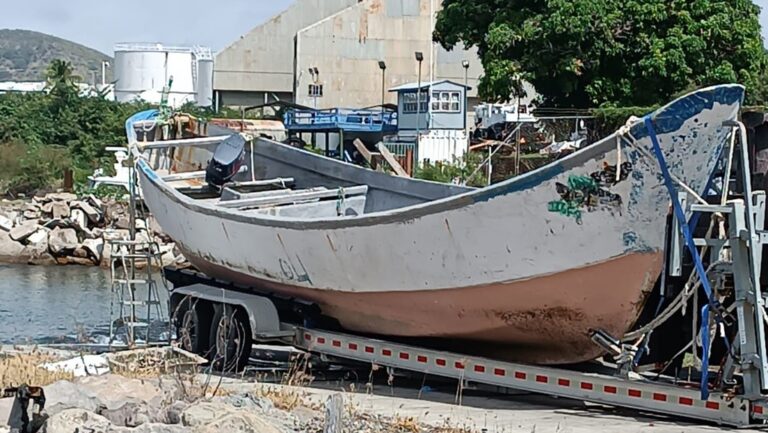 Encuentran 19 cuerpos en estado de descomposición en un barco