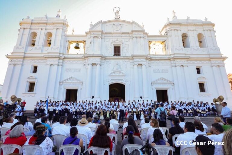 León conmemora el paso a la inmortalidad del poeta Rubén Darío