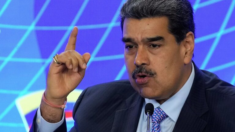 Maduro concede 90 días para presentar cambios a la Carta Magna