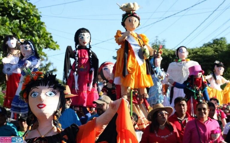 Masaya se luce con su Desfile de Gigantografía
