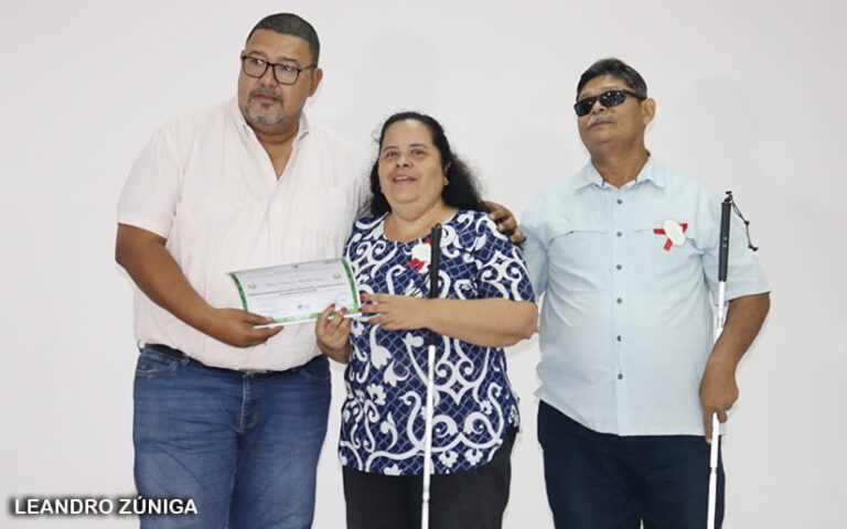 Minsa entrega reconocimientos a los nuevos integrantes