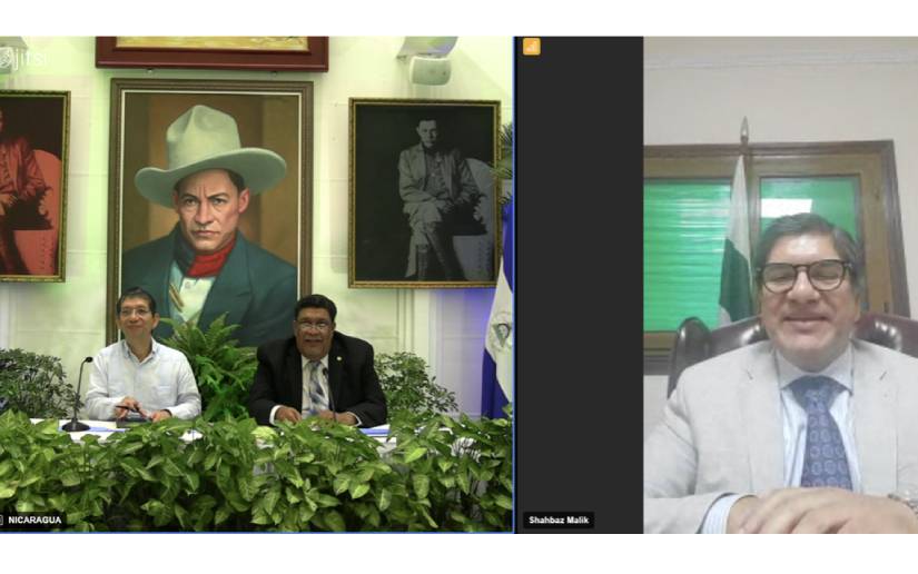 Nuevo embajador de Pakistán presenta copias de estilo