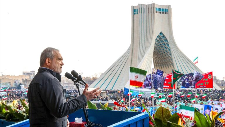 Presidente iraní dijo que EE.UU. busca la paz, pero apoya a los criminales