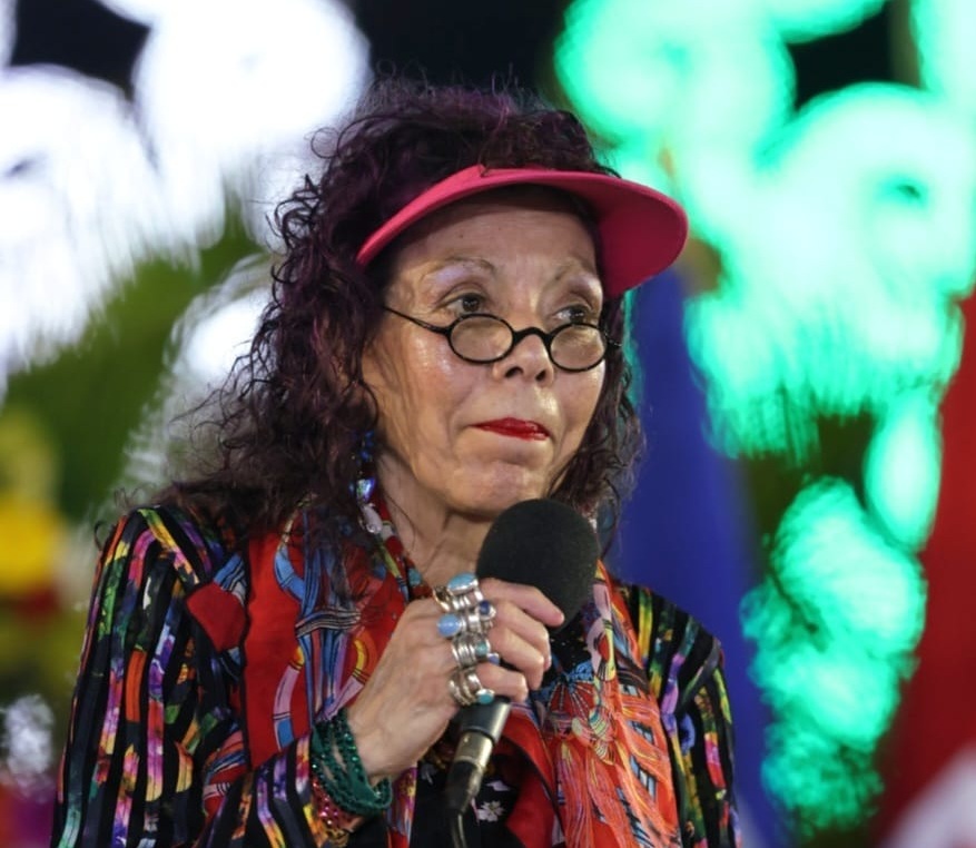 Policía Voluntaria llena de amor y defensora de la paz