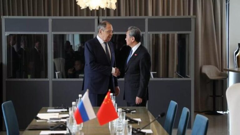 China apoya conversaciones entre Rusia y EEUU