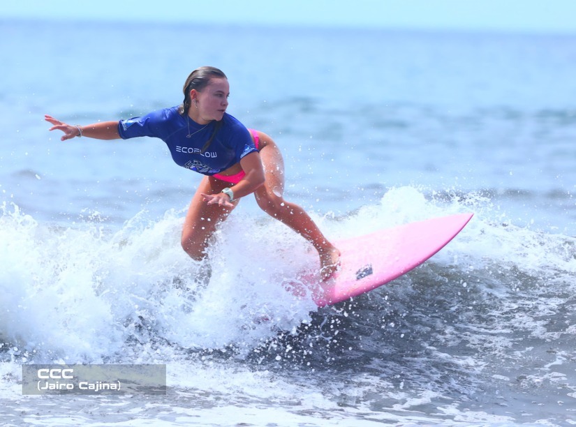 Más de 200 amantes de las olas participan en torneo de Surf