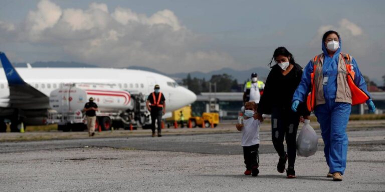 Venezolanos deportados de EEUU llegan a su país