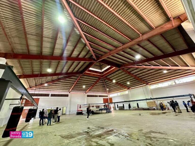 Rehabilitan el Gimnasio “Comandante Iván Montenegro”