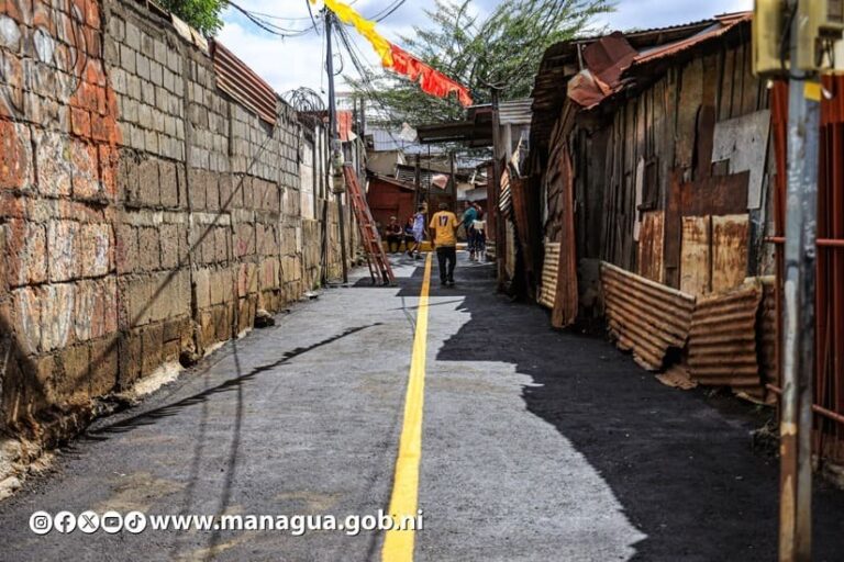 Inauguran obra vial en el barrio Rigoberto López Pérez