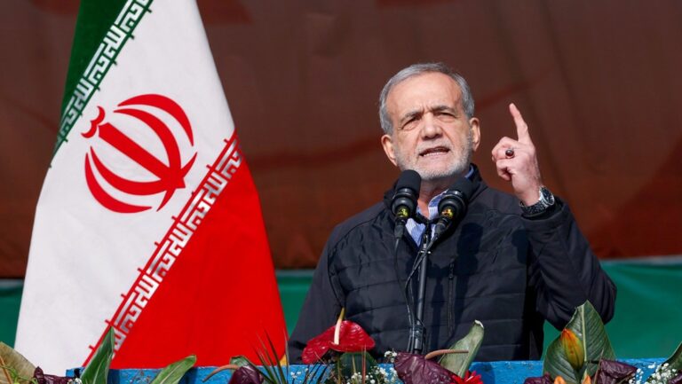 Washington presiona a Irán para que baje su defensa