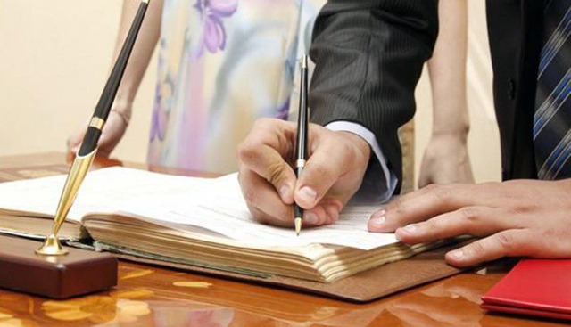 Iba a realizar un trámite bancario y termina contrayendo matrimonio