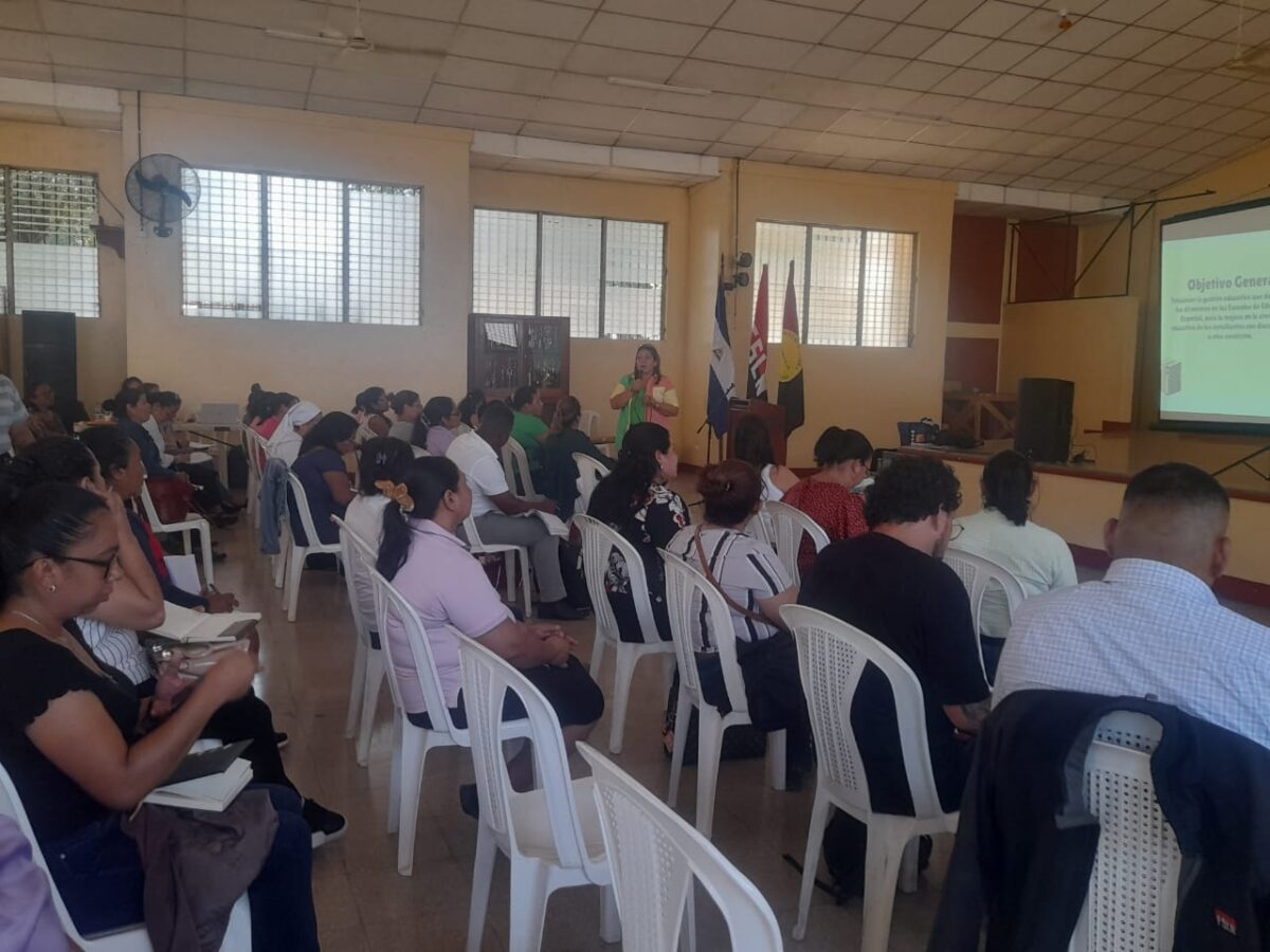 Directores de centros de educación especial son capacitados por el Mined