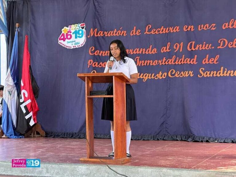 Comunidad educativa rinde homenaje al General Sandino