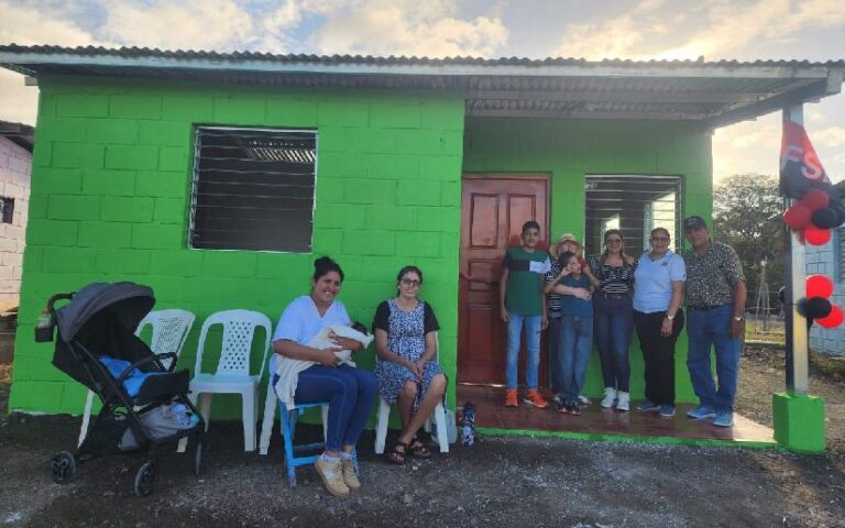 Gobierno Sandinista entrega viviendas a familias de San Juan del Sur