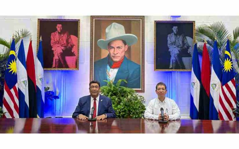 Canciller de Nicaragua recibe Copias de Estilo del nuevo Embajador de Malasia