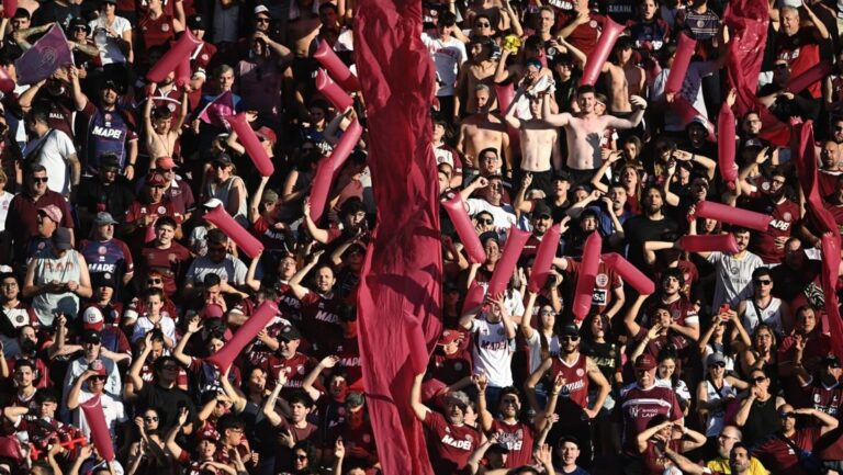 Cuenta como le fueron infiel y recibe una entrada de su club favorito