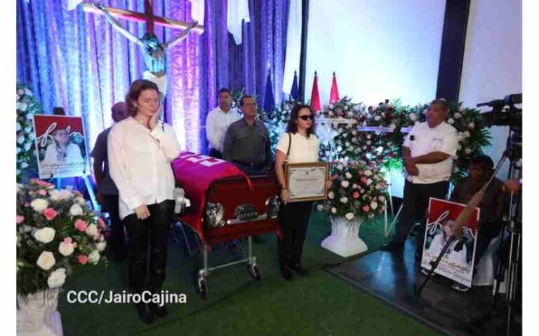 Declaran Hija Dilecta de León a la Guerrillera Gladys Báez