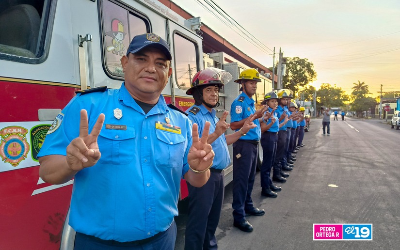 Desplazan dos camiones de Bomberos a Las Salinas