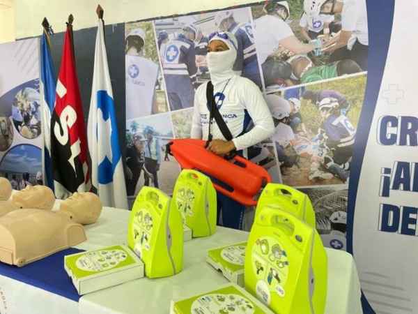 Cruz Blanca recibe equipos.