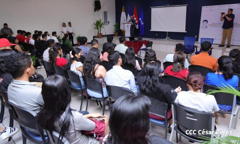 Estudiantes de Comunicación sostienen encuentro con Medios Sandinistas