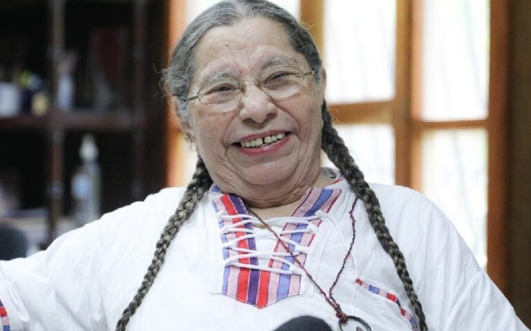 GLADYS AQUÍ Y ALLÁ !