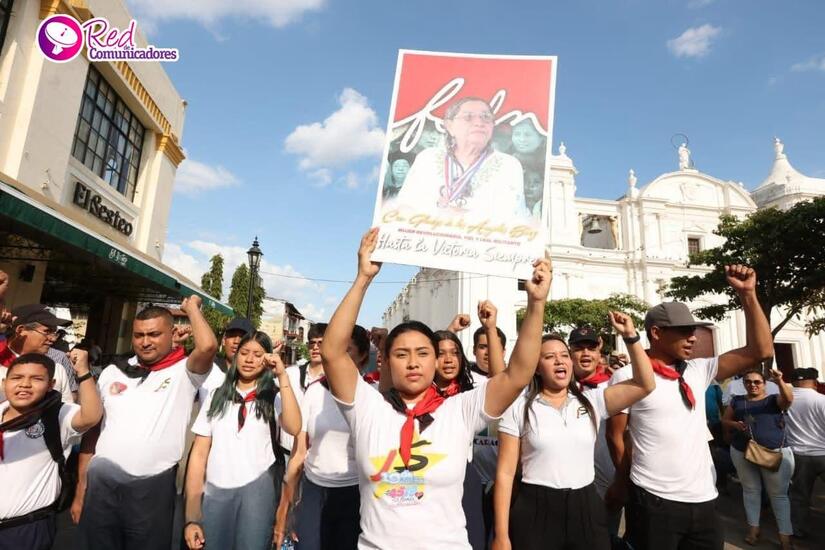 Homenaje a la Compañera Gladys Báez