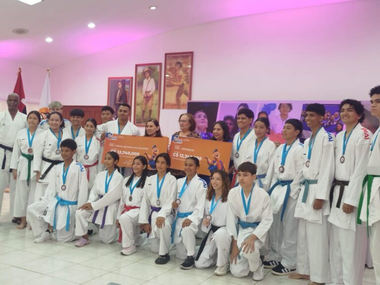 Lotería Nacional realiza tercera entrega de utilidades del 2025