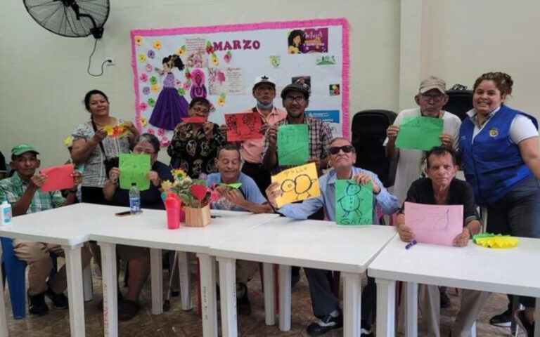 En cuido y atenciones: Ministerio de la Familia fomenta responsabilidad compartida en adultos mayores