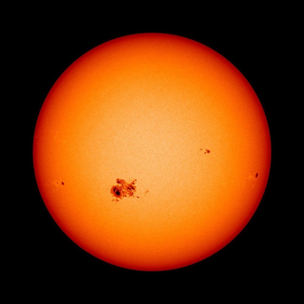 En varias ciudades de Estados Unidos y Canadá, el fenómeno coincidirá con el amanecer, creando un impresionante efecto óptico conocido como “doble amanecer”.