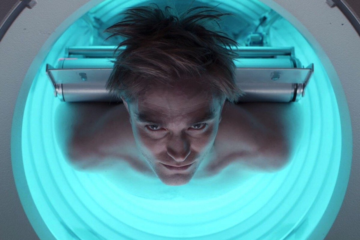 ‘Mickey 17’ Arrasa en Taquilla y Supera a ‘Capitán América’ en Estados Unidos