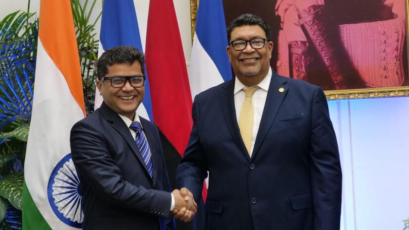 Ministro de India en encuentro con Canciller de Nicaragua