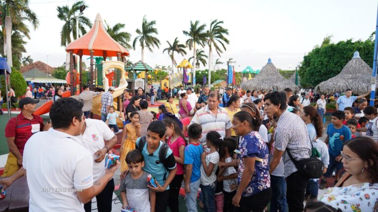 Nacionales y Extranjeros disfrutan de los atractivos de los Puertos Turísticos