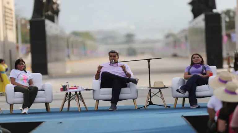 Maduro Denuncia Rompimiento de Comunicaciones con EE.UU. por Decisión sobre Chevron