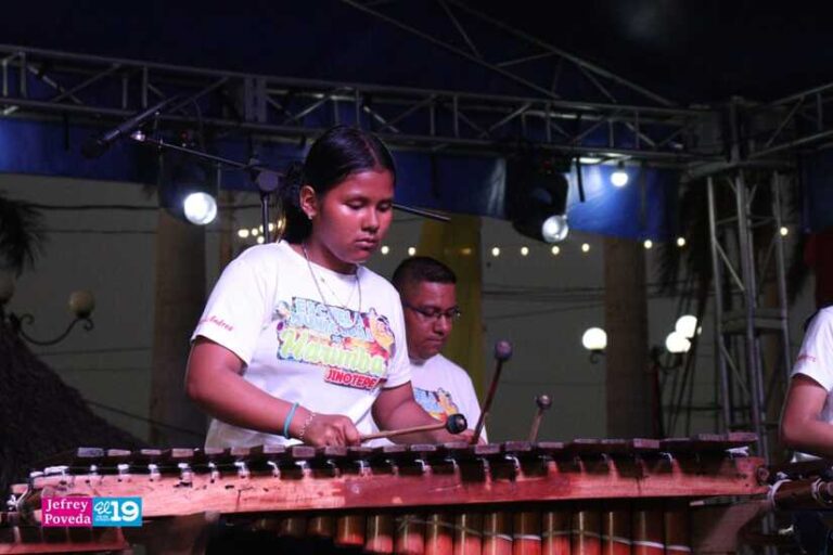 Puerto Salvador Allende presenta rondallas de marimbas