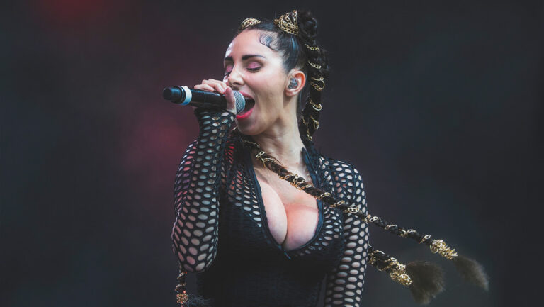 Rapera señala que OnlyFans es una forma de prostitución