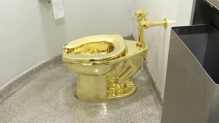 Se roban el inodoro de oro llamado ‘América’